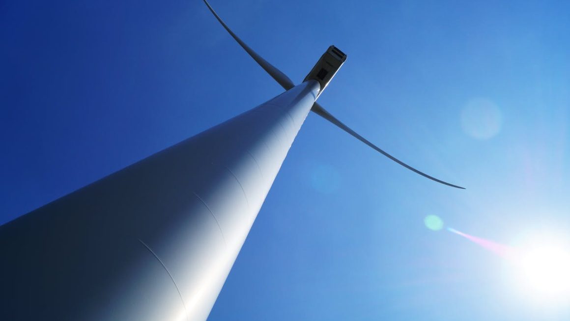 DOMENIILE SALAMEH RENEWABLES a primit două avize tehnice de racordare la rețea din partea Transelectrica, pentru cel mai mare proiect hibrid de dezvoltare paralelă de energie regenerabilă de tip solar-eolian-stocare din România