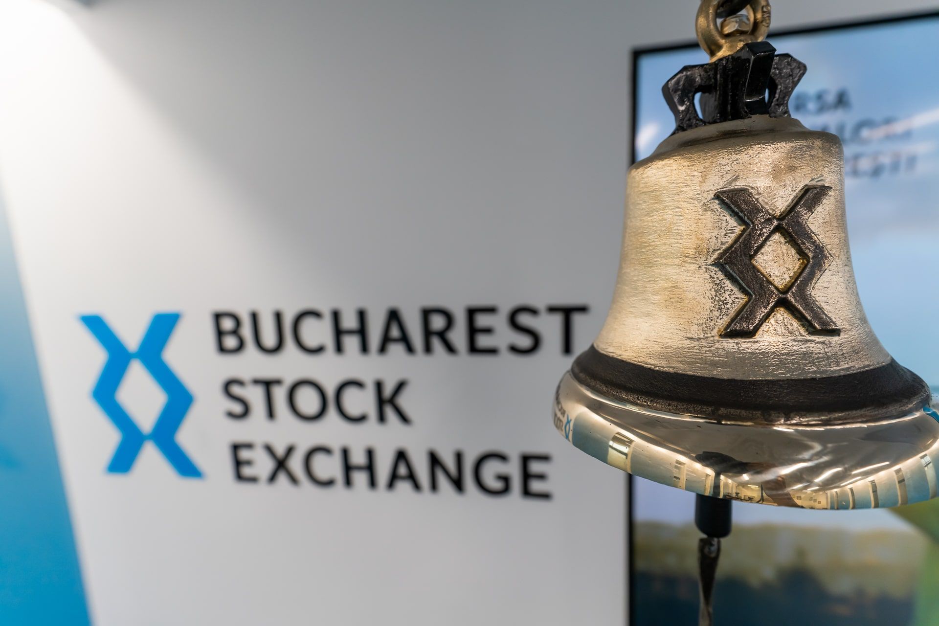 Piața de capital din România crește cu 55% în cei doi ani de pandemie și peste 80.000 de români sunt investitori la bursă