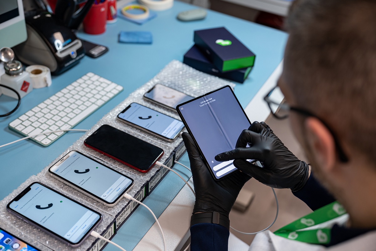 Flip.ro, alături de tbi bank, oferă românilor opțiunea de a testa gratuit telefoanele pentru 30 de zile înainte de a le plăti